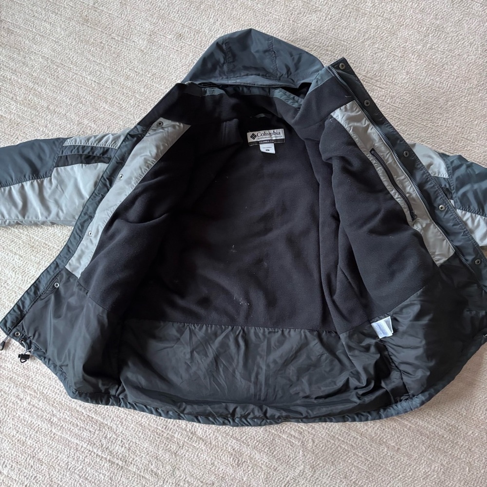 Columbia Men's Two-Tone Thick Winter Jacket - Picture 6 of 9
